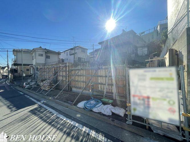 現況外観写真 外観・東急東横線とJR横浜線の2路線が乗り入れる「菊名」駅徒歩13分の、閑静な住宅街に佇む新築戸建です。