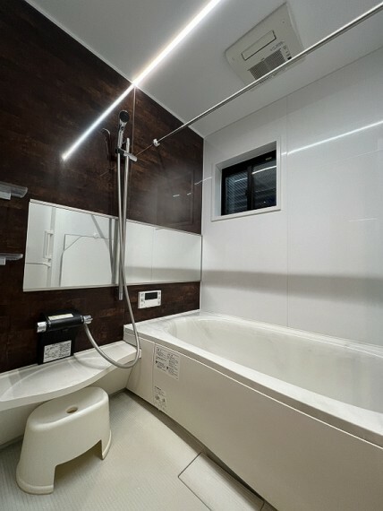 浴室 ワイドミラーで奥行きをもたらし、空間を更に広く見せてくれます！