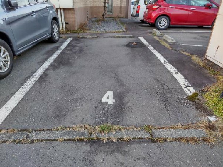 駐車場 駐車場は1台分確保しております。駐車場がなく、近隣月極駐車場を利用するマンションは多いですが、1台分確保してあるのはお車をお持ちの方も安心ですね。
