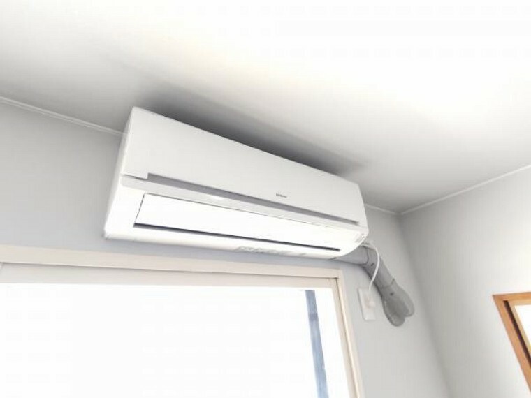冷暖房・空調設備 リビングにはエアコンがついております。近年の夏は猛暑が続いておりますので、暑い夏も安心ですね。