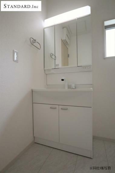 洗面化粧台 【同仕様写真】ハンドシャワー付洗面台・床下収納
