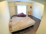 寝室 ≪寝室≫ 約9帖の洋室はゆったりとした広さはもちろん収納力があるのも魅力です。