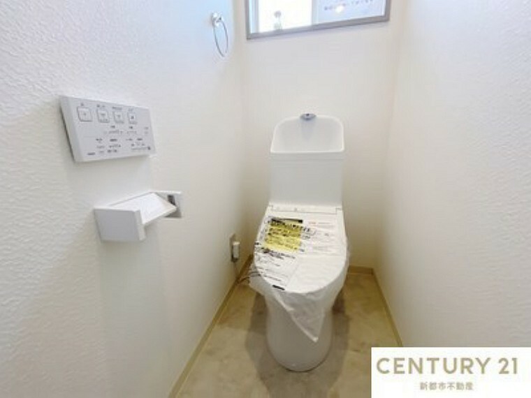 トイレ ウォシュレット機能付きトイレ！各階にトイレがあるので来客時にも気兼ねなく使えて便利です。