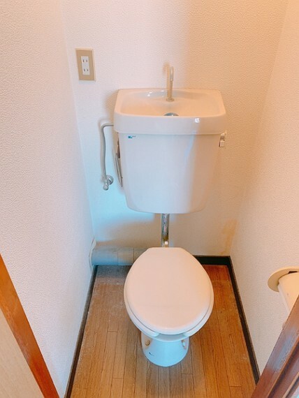 トイレ 2階簡易水洗トイレです。