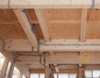 専用部・室内写真 横揺れに強い剛床工法。構造用面材を土台と梁に直接留めつける工法で、床をひとつの面として家全体を一体化することにより、横からの力にも非常に強い構造となり、家屋のねじれを防止し、耐震性に優れた效果を発揮。