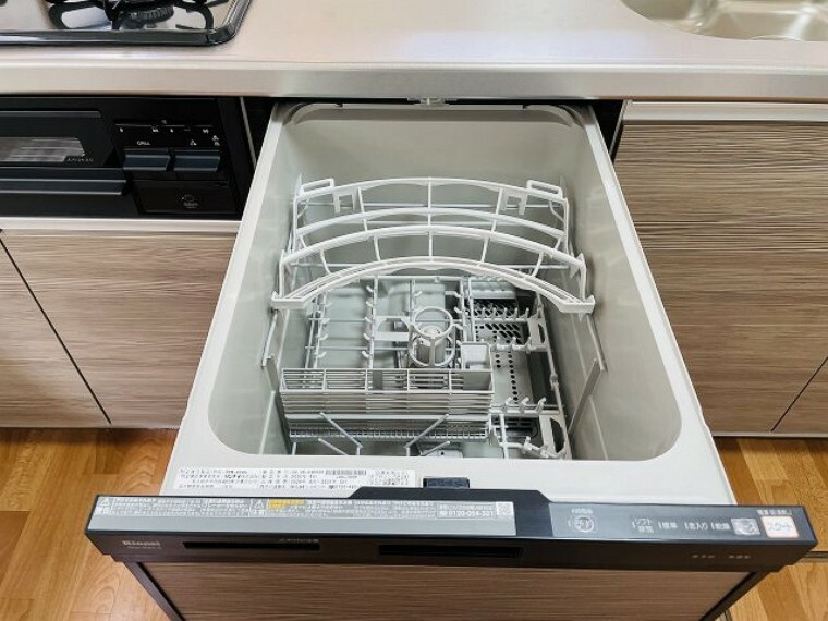 キッチン ～食洗機付き　ご飯を美味しく頂いた後の食器洗いは機械にお任せして、家族でゆっくりとくつろげます～