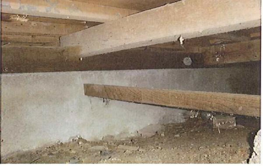 構造・工法・仕様 中古住宅の3大リスクである、雨漏り、主要構造部分の欠陥や腐食、給排水管の漏水や故障を2年間保証します。その前提で床下まで確認の上でリフォームし、シロアリの被害調査と防除工事も行いました。