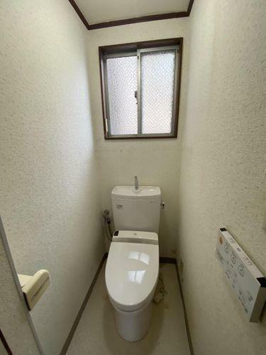 トイレ バスルーム3箇所、トイレ5箇所、キッチン5箇所と部屋別に設置ございます