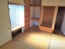 和室 【リフォーム中】1階6帖和室は、洋室へ変更します。床はフローリング、壁と天井はクロスを張替えます。1帖分のクローゼットを設置します。