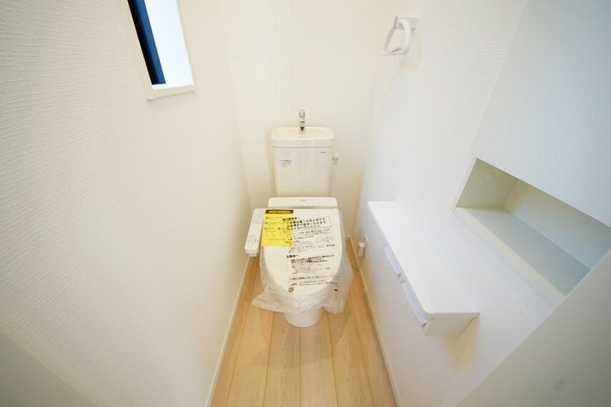 トイレ トイレは1.2階ともウォシュレット機能付き（5号棟）