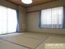和室 和室8帖。 2面採光で採光・通風良好な和室。 四季のある日本では、室内にいても気になる乾燥や湿気ですが、和室は心身ともに快適に過ごすことのできる空間となってくれます！