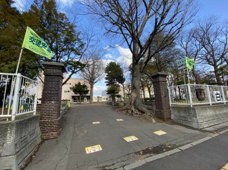 小学校 【周辺環境】札幌市立白石小学校まで約450m（徒歩約6分）です。