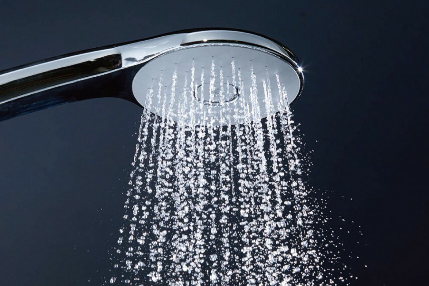 バスルーム/LIXIL「エコアクアシャワー」  水滴にたっぷりの空気を含ませることで、ボリュームある浴び心地と節水の両立を実現しました。