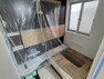 浴室 【リフォーム中】浴室は0.75坪タイプのLIXIL製ユニットバスに新品交換しました。コンパクトな浴槽は、水道代の節約になり経済的。お掃除も行き届きます。