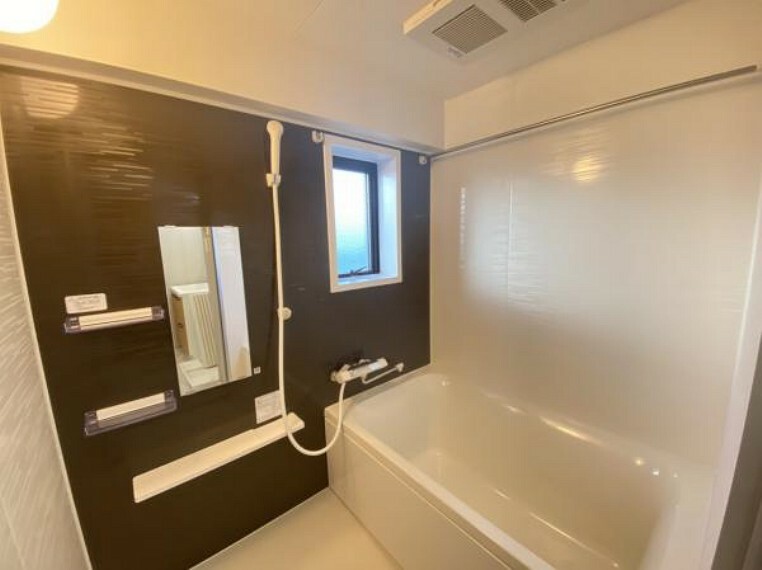 浴室 【リフォーム済】浴室にはユニットバスを新設。浴室暖房乾燥機が付いているので冬でも暖かく過ごせます。