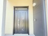 玄関 【リフォーム済】玄関を正面から撮影しました。玄関ドアを交換してポーチにドアホンと照明を取り付けました。玄関が新しいとお家の雰囲気も明るくなりますね。