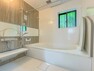 浴室 大きな窓の付いている浴室です。自然換気ができ、清潔を保ちます。