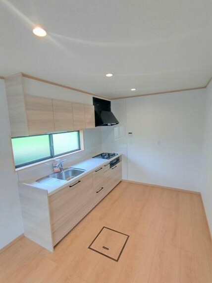 キッチン 【リフォーム済】1階台所です。床を張替え、壁と天井はクロスを張り替えました。