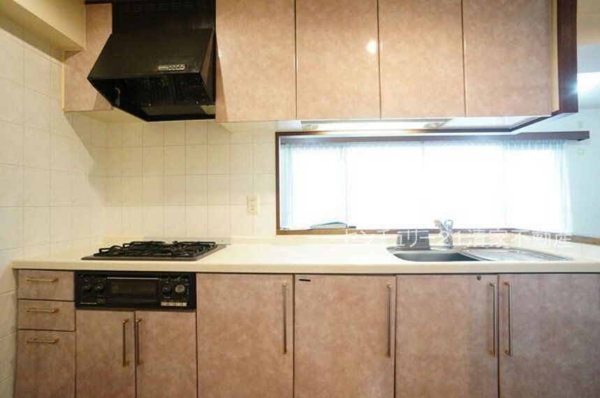 キッチン 収納スペース豊富なキッチン！（2022年01月撮影）