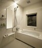 浴室 バスルーム/パナソニック「オフローラ」  キレイがつづく有機ガラス系新素材を浴槽・水栓・カウンターに標準採用。毎日のお風呂掃除がラクになる、いつもキレイなくつろぎのバスルーム「オフローラ」。（イメージ）