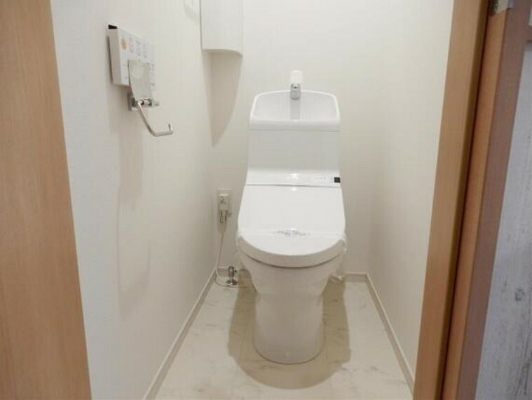 トイレ 温水洗浄便座付きトイレは嬉しい設備ですね。