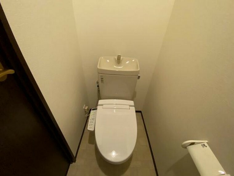 トイレ トイレ洗浄機能を標準完備、清潔な空間が印象的です。