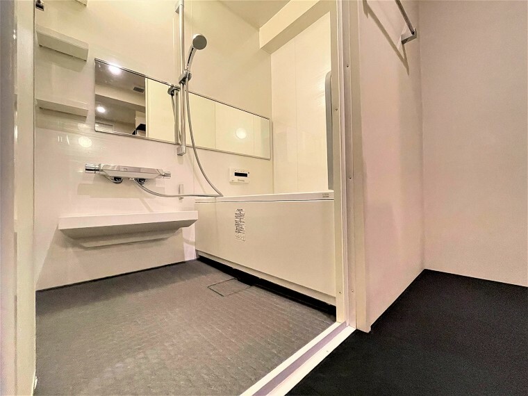 浴室 LIXIL「リノビオ」採用。入浴時の床のヒヤッとする冷たさを解消