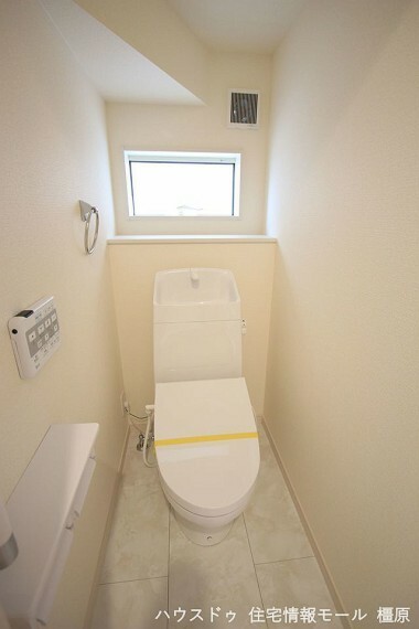 トイレ 2か所のトイレは朝の混雑緩和に活躍します。1・2階共に温水洗浄便座を完備しております
