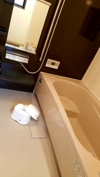 浴室 ゆったり足を延ばせる浴槽のシステムバスです。