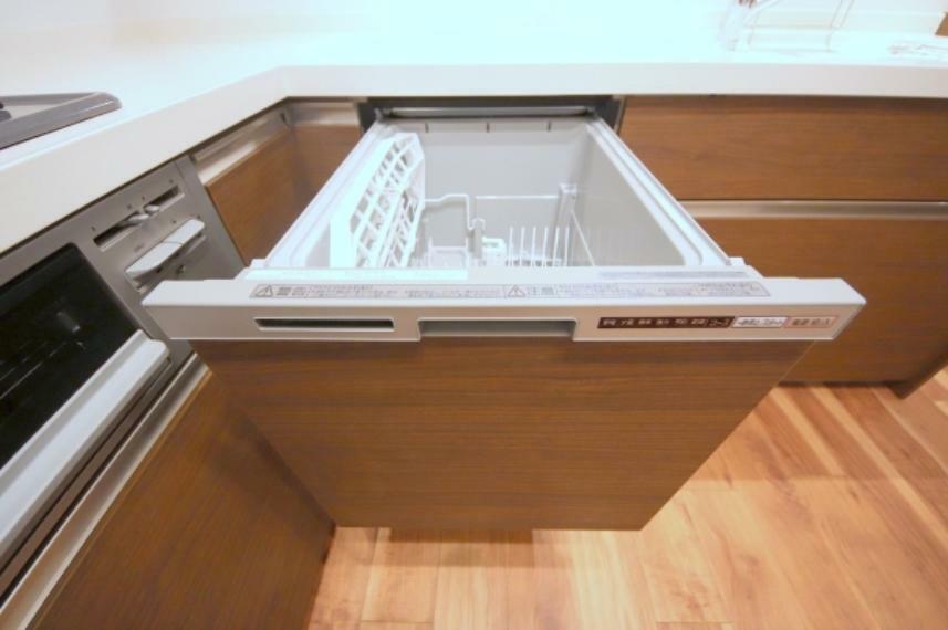 キッチン ビルトインの食器洗乾燥機は、作業台を広く使えて、見た目もスッキリとします！