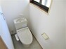 【リフォーム済】トイレは温水洗浄便座トイレを新品設置しました。壁・天井のクロス、床のクッションフロアも張り替えて、清潔感溢れる空間になりました。