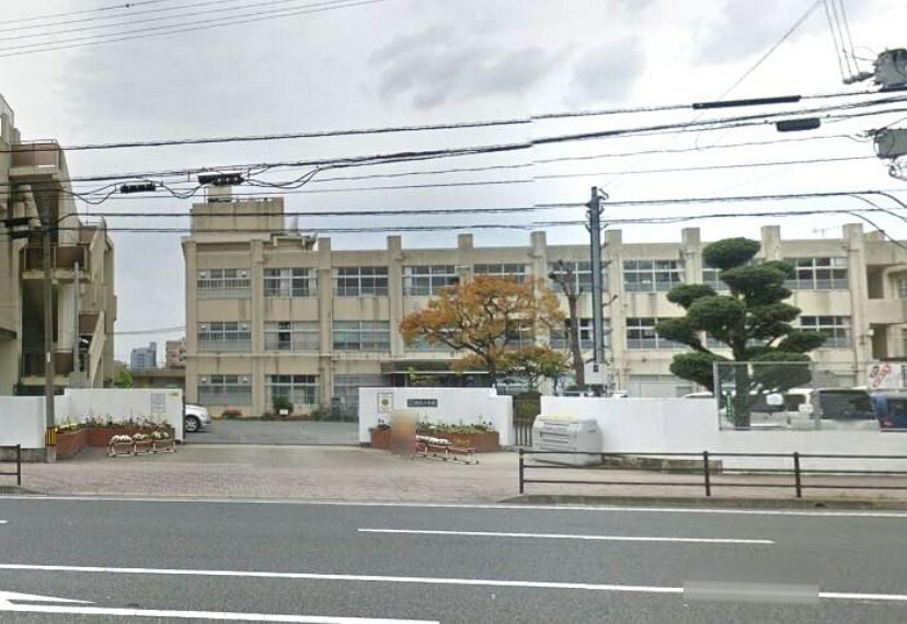 小学校 【小学校】福岡市立内浜小学校まで885m