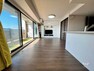 居間・リビング アウトポール設計の綺麗な長方形のリビングで、より広く感じられ、家具の配置がしやすいです。