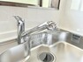 【リフォーム済写真】新品キッチンの水栓金具はオールインワン浄水栓を設置しました。水栓本体にスリムに内蔵された高性能カートリッジは、セラミックフィルターを含む5層構造でおいしい水をつくります。