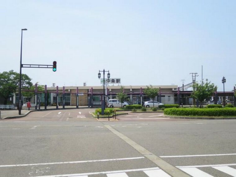 JR羽越本線、中条駅まで2.8kmです。普通列車で北は坂田や米沢、南は新潟まで行くことができ旅行やお出かけにも便利ですよ。