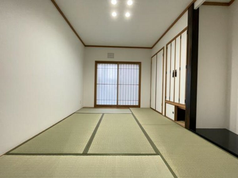 【RF後_1階和室】玄関脇にある和室です。畳を表替えして綺麗に仕上げてありますので、客間としてもご利用いただけます。建てられた方のこだわりが感じられる和の空間を生かしRFしました。