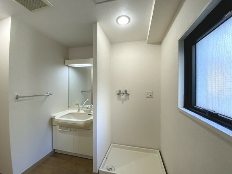 洗面室・浴室には小窓があり、太陽の光が、清々しい毎日をスタートさせます。