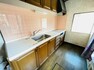 キッチン 空気がこもりやすいキッチンも小窓を設けることで、換気性もあり