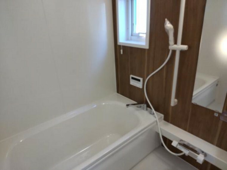 浴室 浴室はハウステック製の新品のユニットバスに交換しました。足を伸ばせる1坪サイズの広々とした浴槽で、1日の疲れをゆっくり癒すことができますよ。