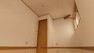 【リフォーム済】2階東側の6.9帖洋室にもテレビ用の同軸ケーブルとエアコン用コンセント新設しました。2面採光で明るいお部屋ですよ。