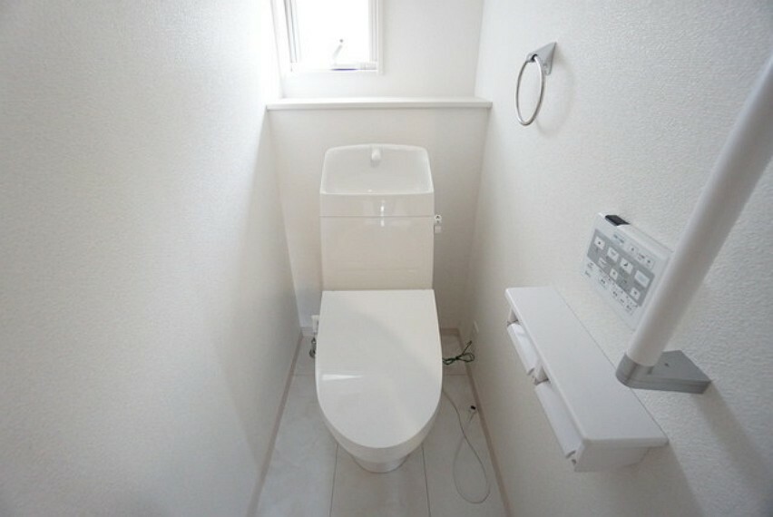 トイレ トイレは2か所あるので来客時にも気兼ねなく使えますね。