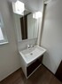 洗面化粧台 シンプルなデザインのシャワー付き洗面台