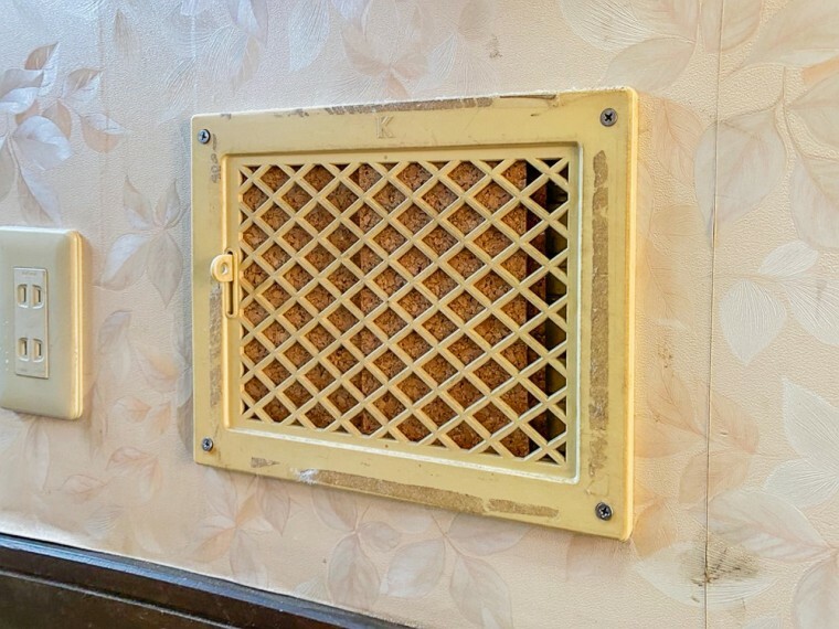 冷暖房・空調設備 【24時間換気システム】窓を開けなくても吸気口から外の空気が入ってきて、排気口から出ていく仕組みです。