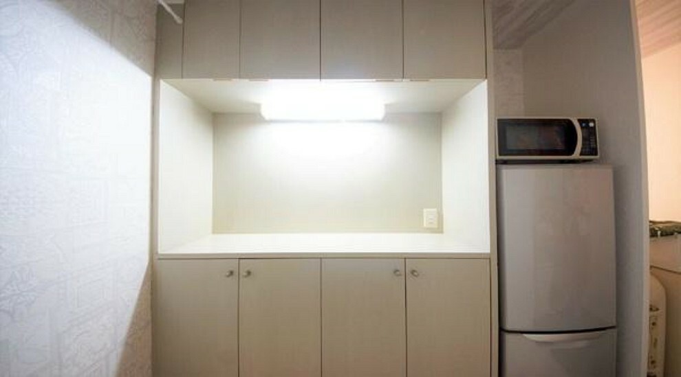 キッチン キッチン後ろのスペース、 これだけあればキッチン周りに物を置く必要がなく、綺麗な状態を保つ事ができます。