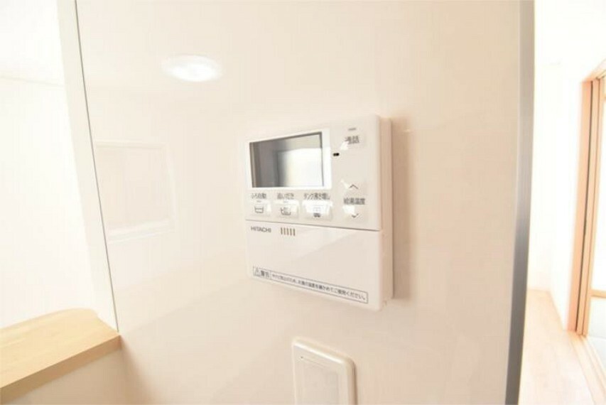専用部・室内写真 操作パネルは、浴室とキッチンにあります。