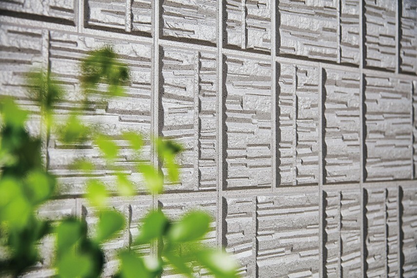 【ジオマイト外壁】石素材をモチーフとした重厚感のある外壁。