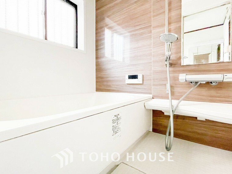 浴室 一日の疲れが癒される優雅なバスタイムを堪能できるゆとりあるバスルームです。