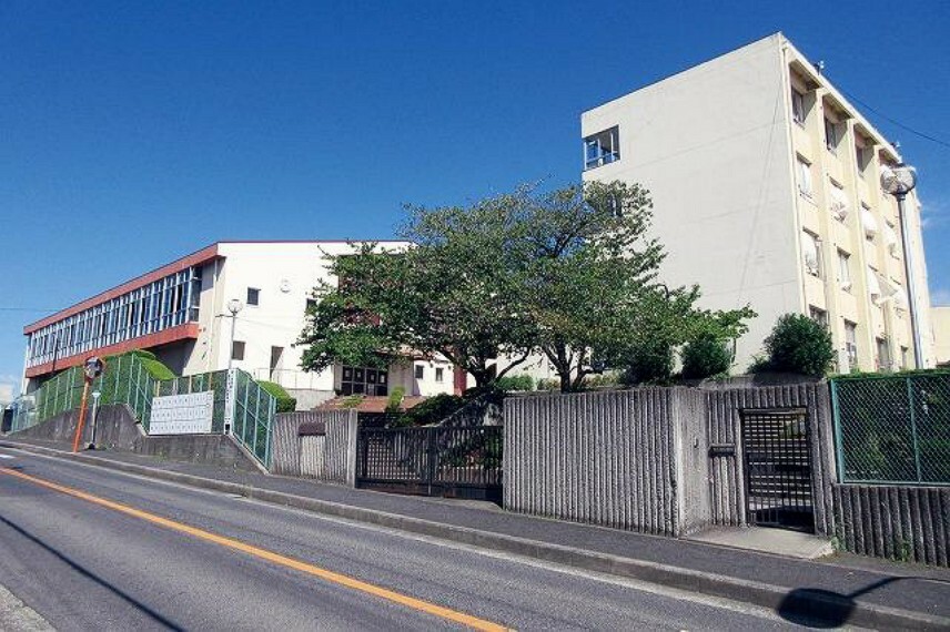 中学校 【中学校】阪南市立鳥取東中学校まで270m