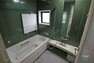 浴室 浴室はリフォーム履歴があり、大人でも足を伸ばせるような広々としたサイズですね！窓があるので換気もしやすいです！手すりが付いている点や、物干し竿がある点も特徴です！
