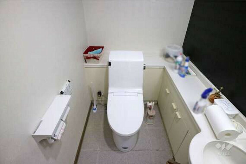 トイレ トイレは2015年にリフォーム履歴があり、温水洗浄機能便座付きです！洗面台も付いているので衛生的にも良いですね！